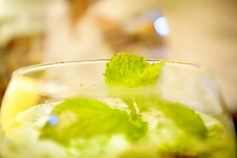 Cocktail mit frischer Minze – il Bar im il Boccone Konstanz