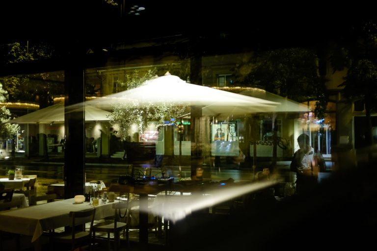 Beleuchtete Terrasse bei Nacht – il Boccone in Konstanz