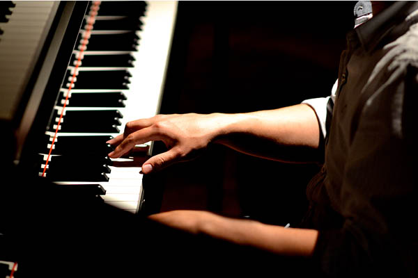 Pianist am Flügel – Live-Musik und Kleinkunst im il Boccone Konstanz