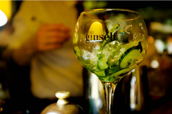 Gin Tonic mit Gurke im Ballonglas – Gin-Bar im il Boccone Konstanz