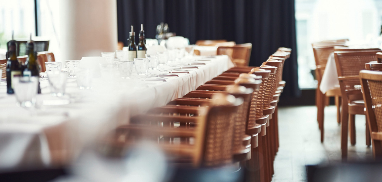 Lange Festtafel für Hochzeit, Geburtstag oder Firmenfeier im il Boccone Konstanz