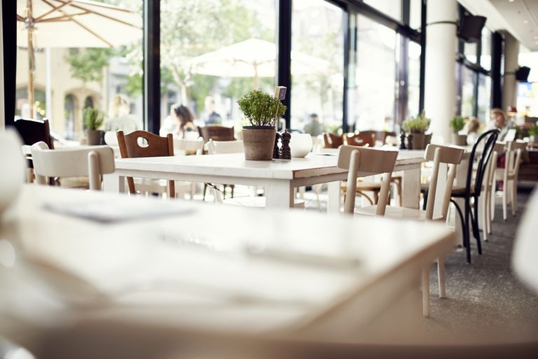Gedeckte Tische in der Trattoria des italienischen Restaurants il Boccone Konstanz