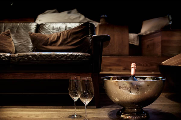 Lounge mit Champagnerkühler in der Bar des il Boccone Konstanz